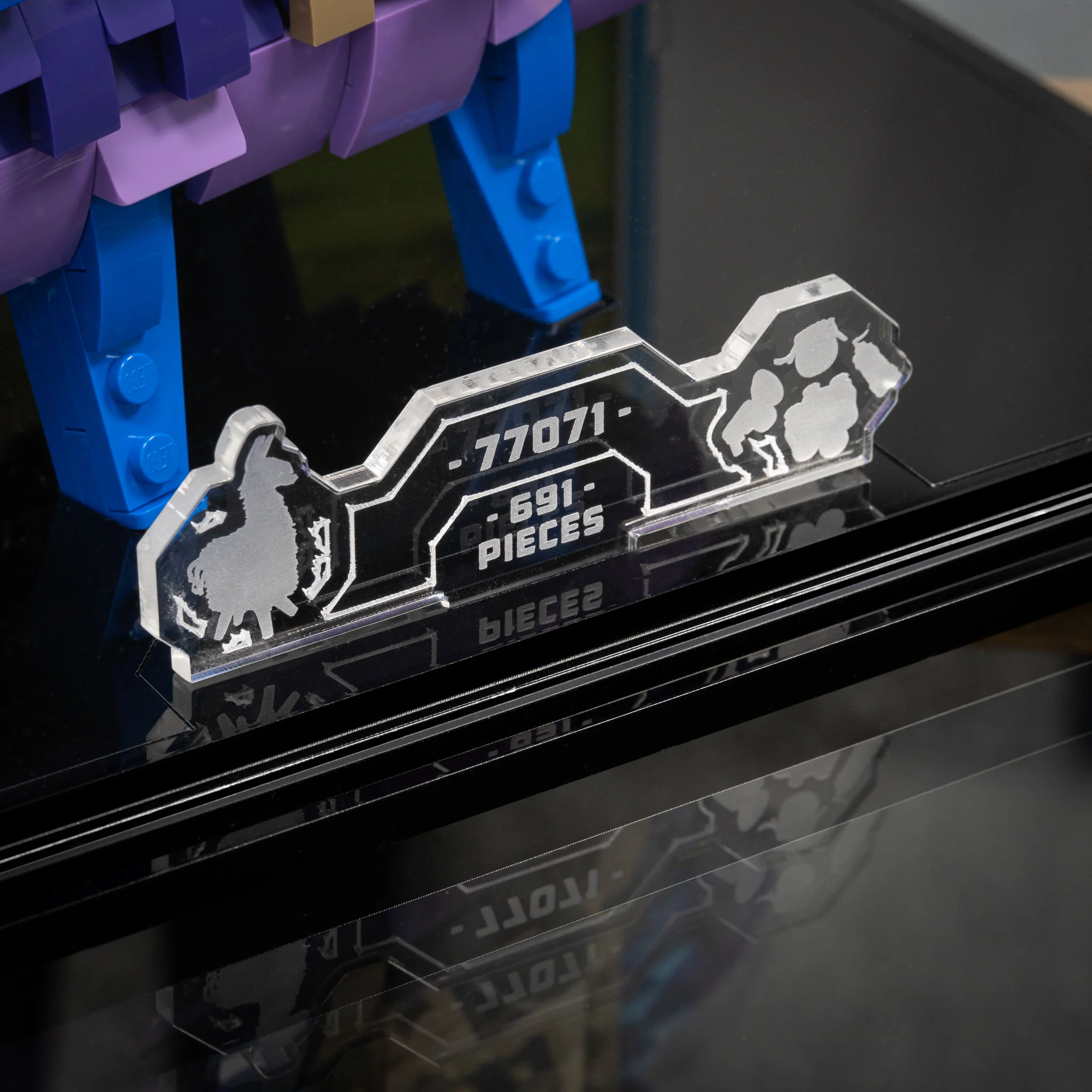 Display Case for LEGOĀ® Fortniteā¢: Supply Llama (77071) - Image 10
