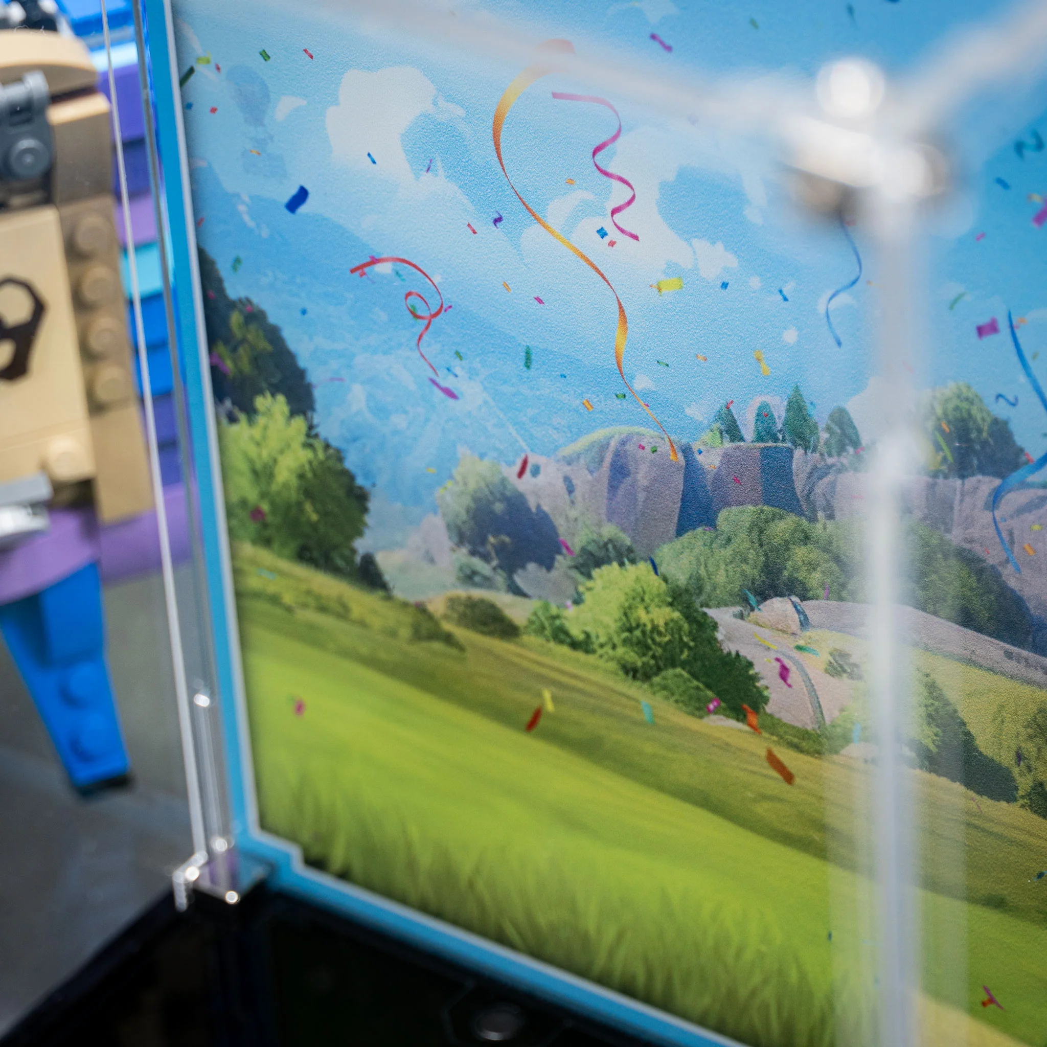 Display Case for LEGOĀ® Fortniteā¢: Supply Llama (77071) - Image 9